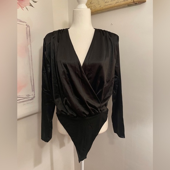 Tops - Ruched Long Sleeve Wrap V-Neck Bodysuit Size XL Black